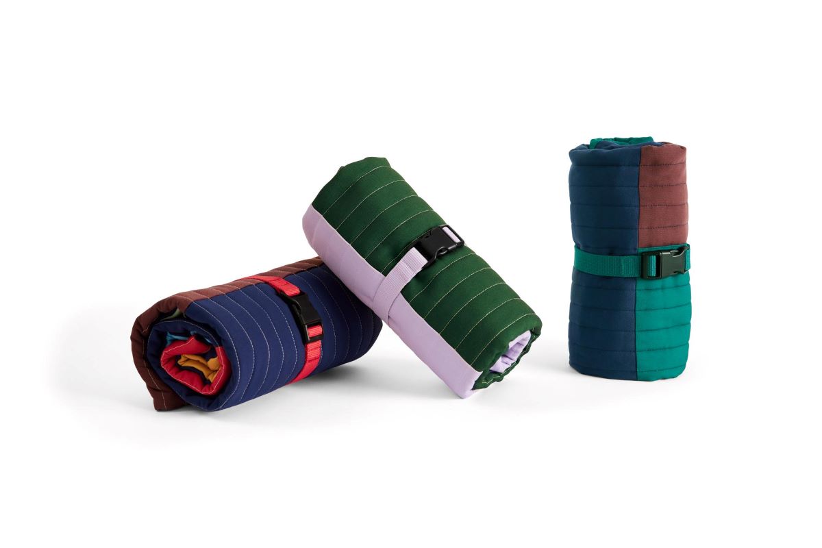 https://bo.alinhadavizinha.com/FileUploads/produtos/acessorios/casa/ae932_a780-_as33_hay-dogs-travel-blanket_bordo_02.jpg