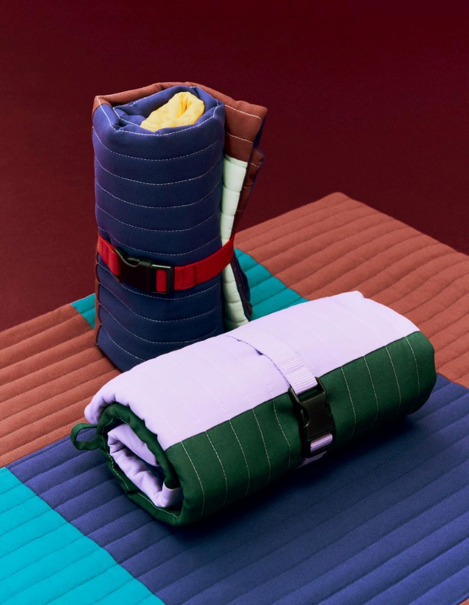 https://bo.alinhadavizinha.com/FileUploads/produtos/acessorios/casa/ae932_a780-_as33_hay-dogs-travel-blanket_bordo_04.jpg