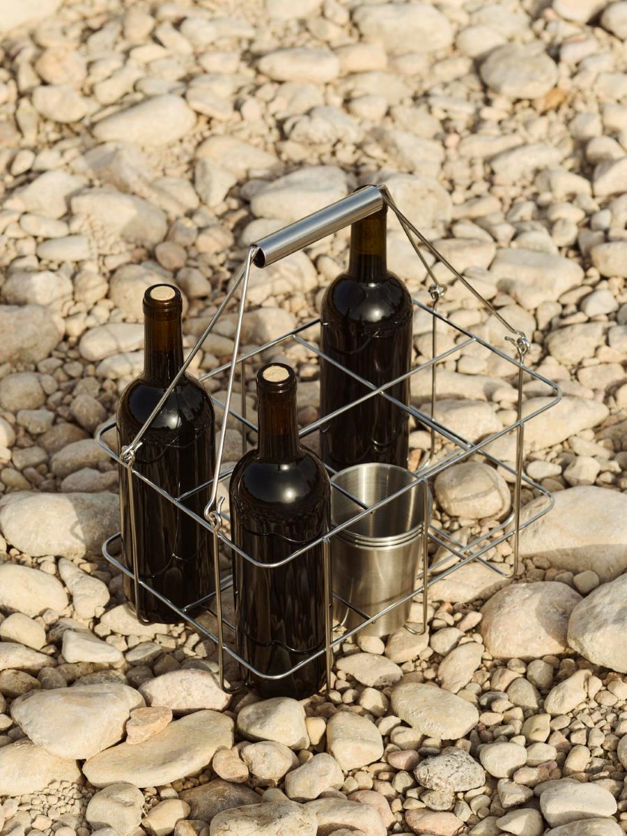 https://bo.alinhadavizinha.com/FileUploads/produtos/acessorios/cozinha/ae955_a602_ag66_outdoor-market-bottle-carrier_05.jpg