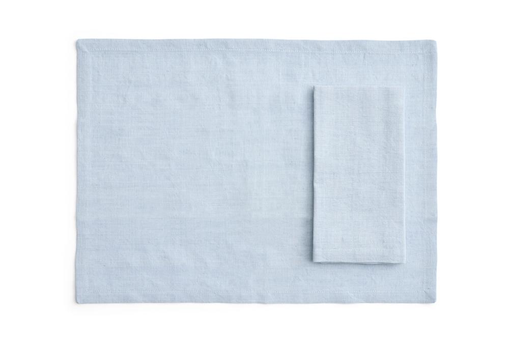 https://bo.alinhadavizinha.com/FileUploads/produtos/acessorios/cozinha/ae984_a908_ae92_tavolo-napkin_placemat-set-of-4_azul-claro_02.jpg