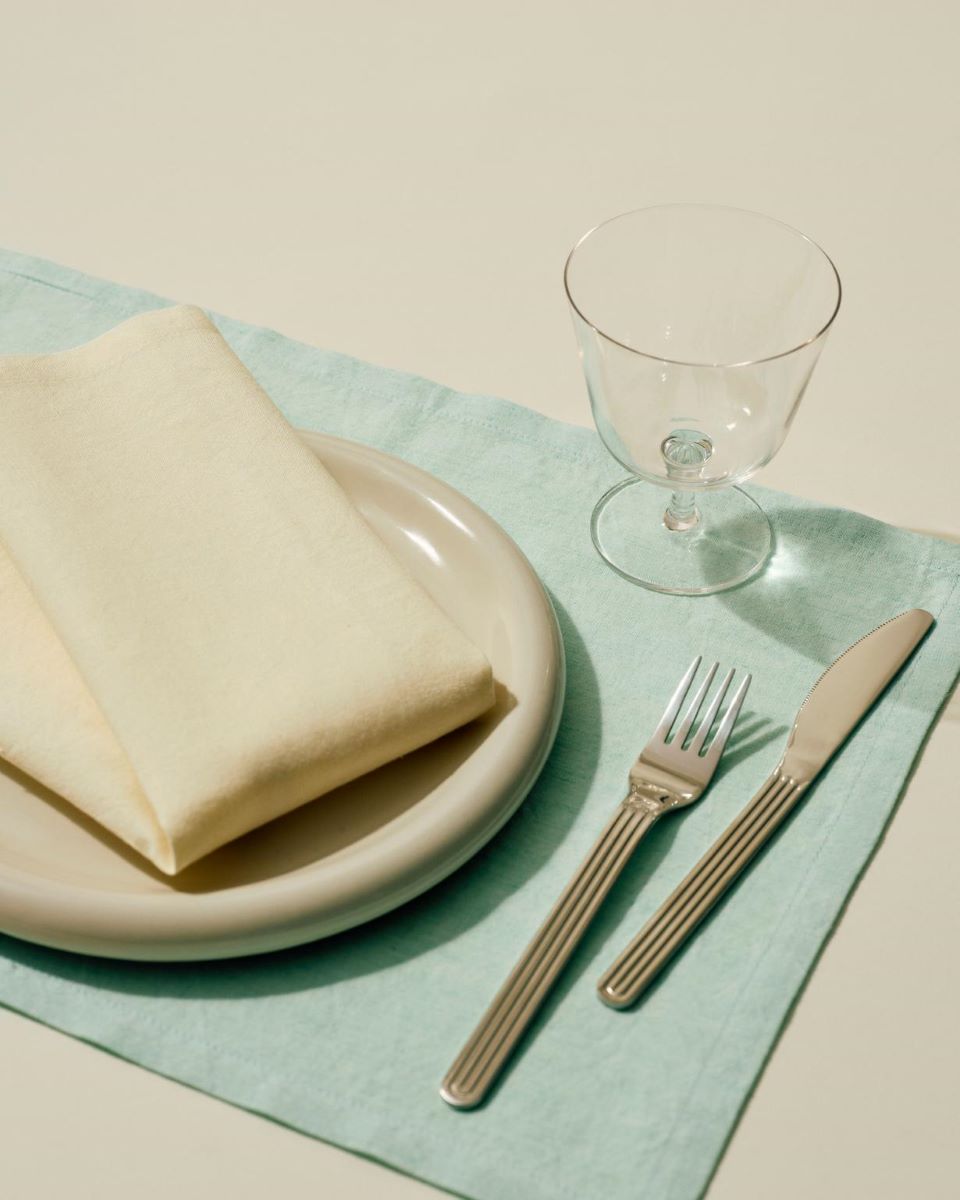 https://bo.alinhadavizinha.com/FileUploads/produtos/acessorios/cozinha/ae984_a908_ai62_tavolo-napkin_placemat-set-of-4_verde-menta_03.jpg