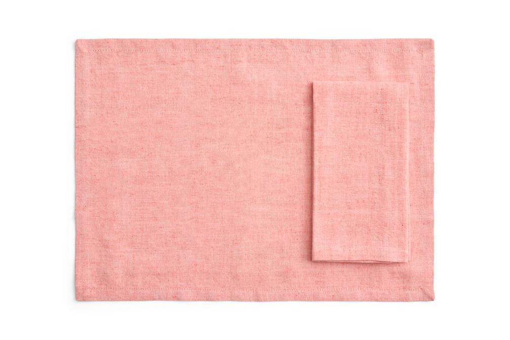 https://bo.alinhadavizinha.com/FileUploads/produtos/acessorios/cozinha/ae984_a908_at82_tavolo-napkin_placemat-set-of-4_coral_02.jpg
