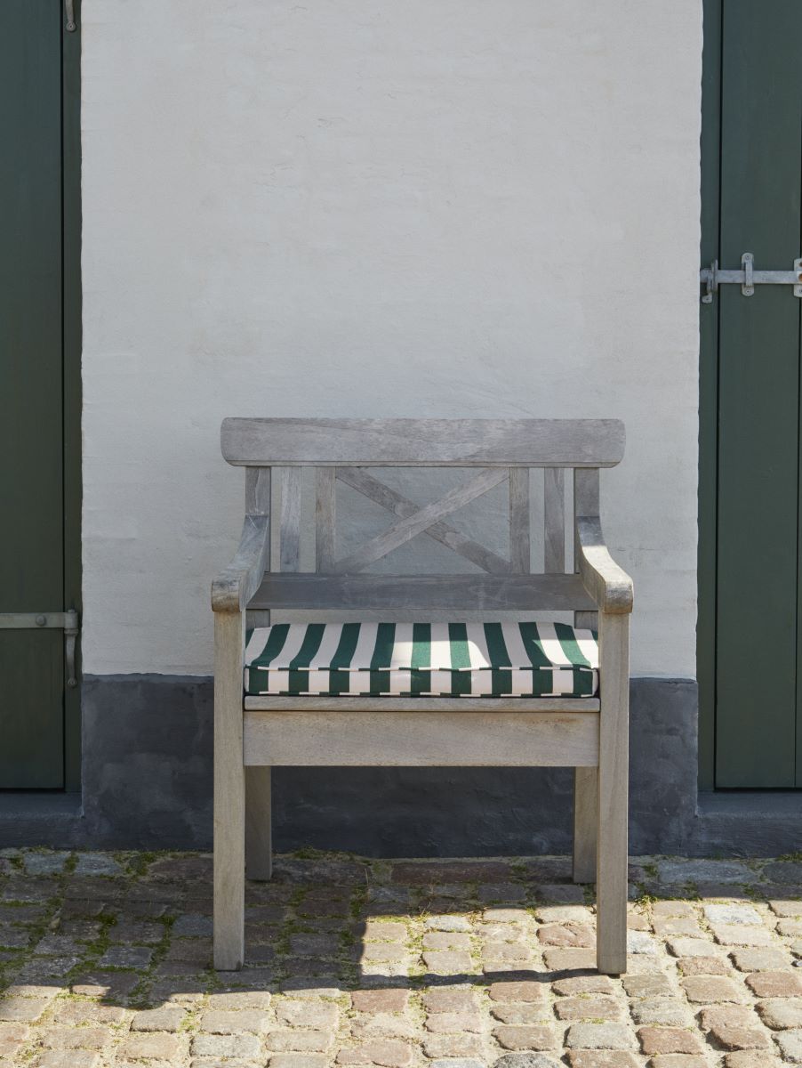 https://bo.alinhadavizinha.com/FileUploads/produtos/acessorios/exterior/1960221_drachmann-chair-cushion_verde_riscas_3.jpg