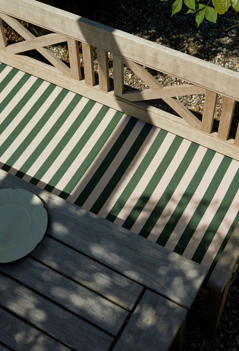 https://bo.alinhadavizinha.com/FileUploads/produtos/acessorios/exterior/1960223_drachman-120-cushion_verde-escuro_riscas_2.jpg