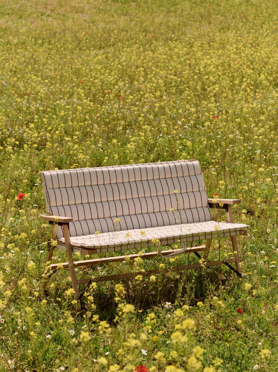 https://bo.alinhadavizinha.com/FileUploads/produtos/acessorios/exterior/ae975_e863_outdoor-market-folding-sofa_bege_07.jpg