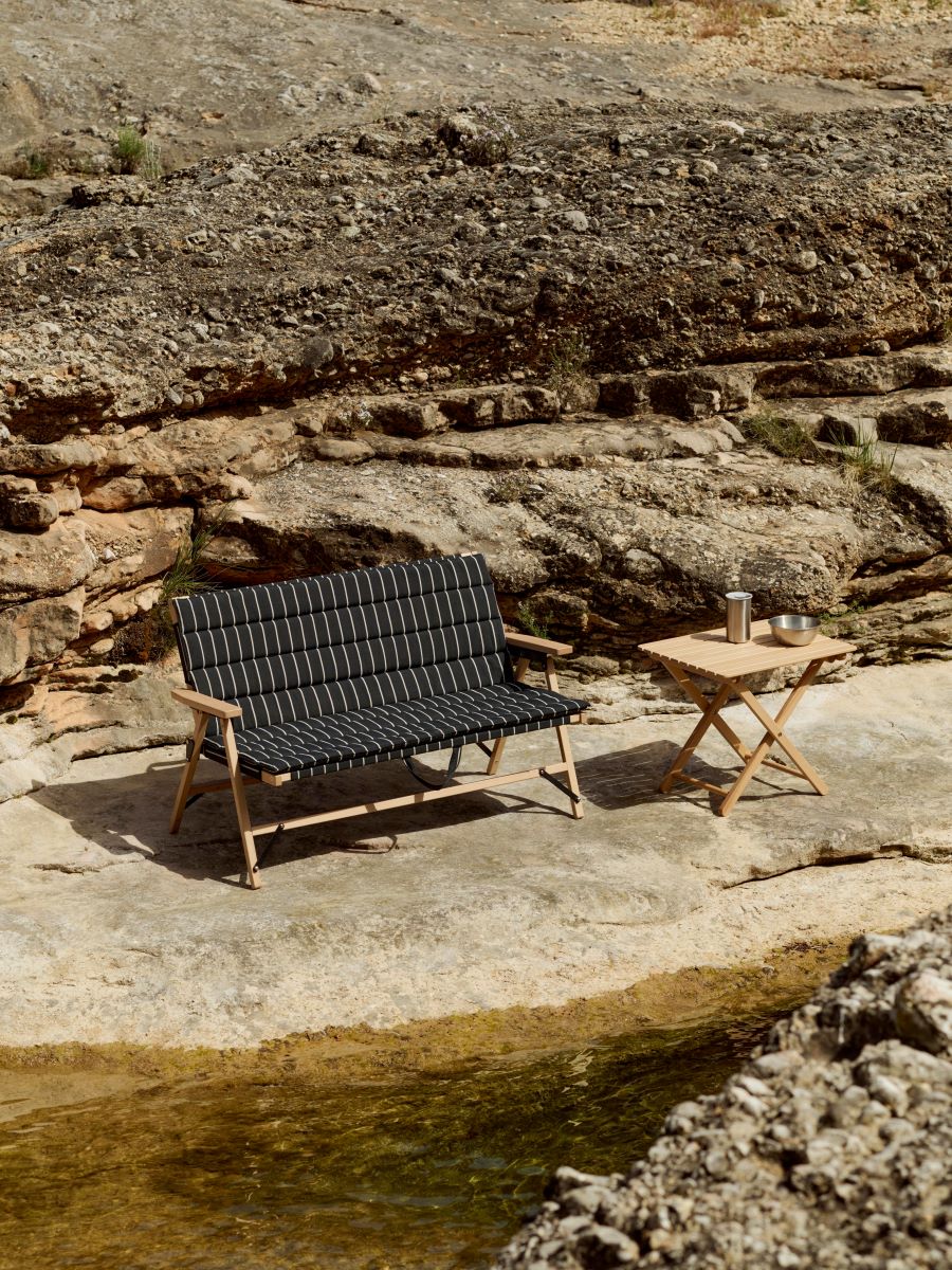 https://bo.alinhadavizinha.com/FileUploads/produtos/acessorios/exterior/ae975_e864_outdoor-market-folding-sofa_preto_06.jpg
