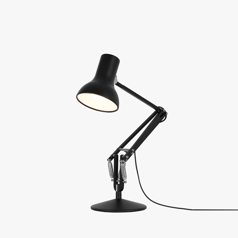 https://bo.alinhadavizinha.com/FileUploads/produtos/iluminacao/candeeiros-de-mesa/32619_type-75-mini-desk-lamp_preto_2.jpg