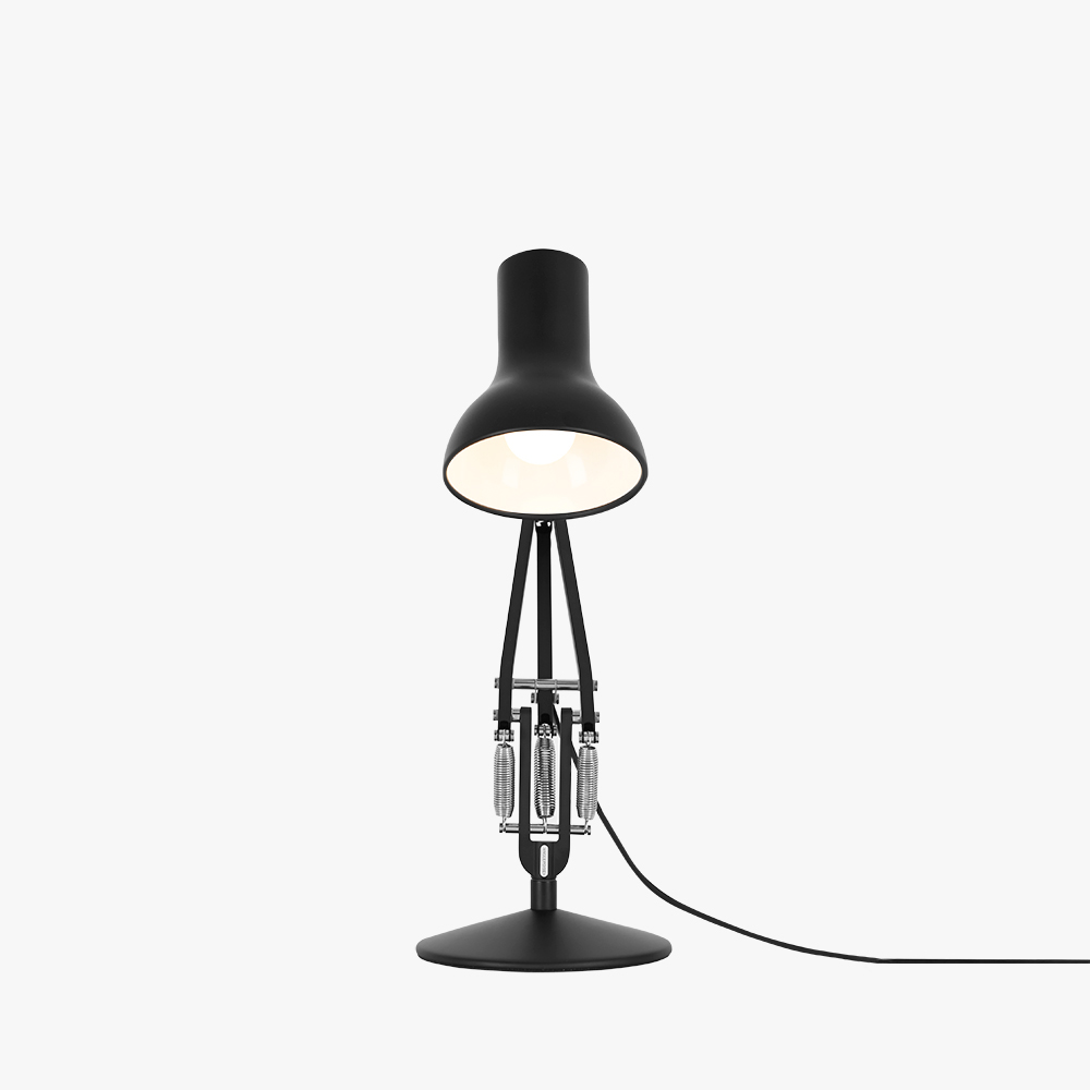 https://bo.alinhadavizinha.com/FileUploads/produtos/iluminacao/candeeiros-de-mesa/32619_type-75-mini-desk-lamp_preto_3.jpg