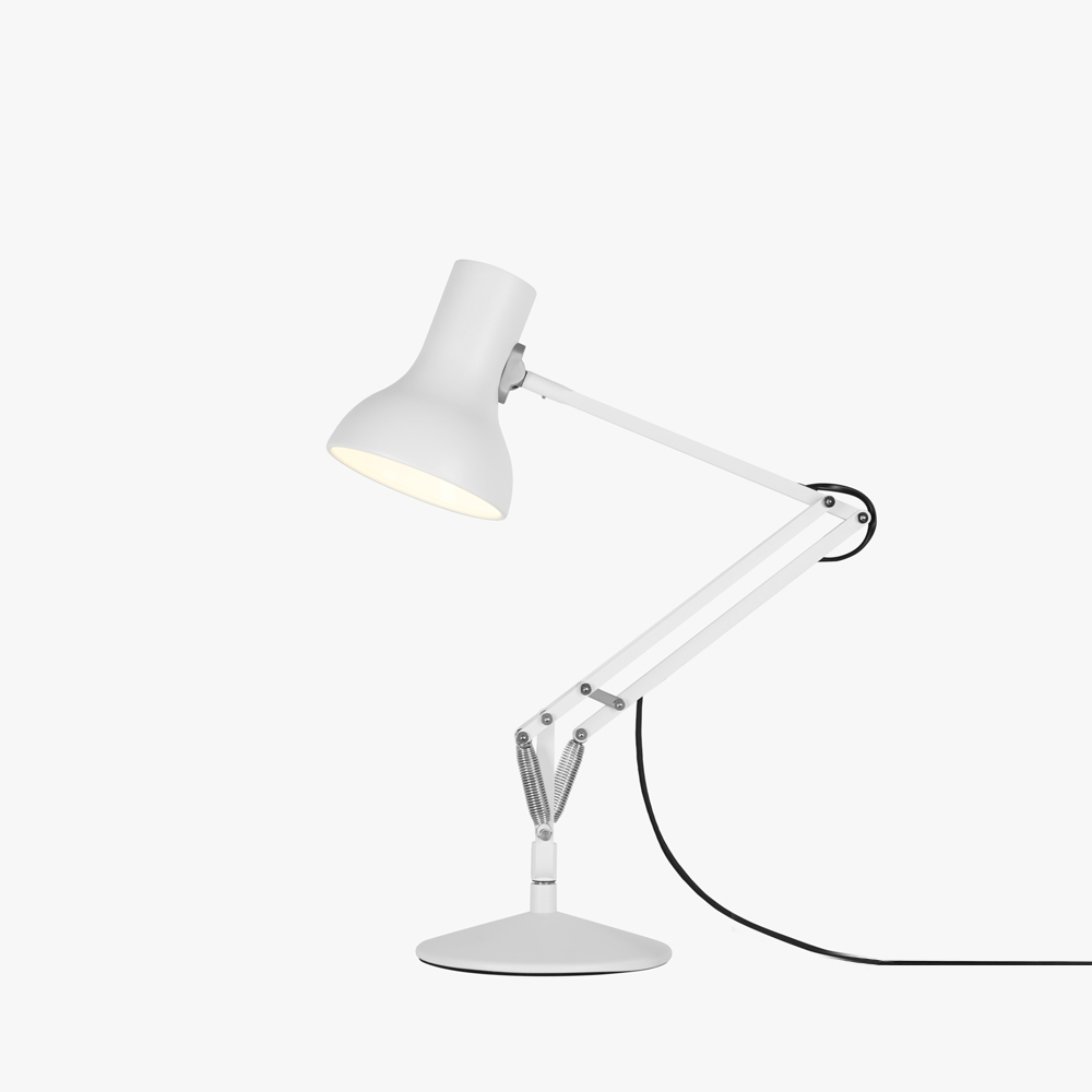 https://bo.alinhadavizinha.com/FileUploads/produtos/iluminacao/candeeiros-de-mesa/32622_type-75-mini-desk-lamp_branco_1.jpg