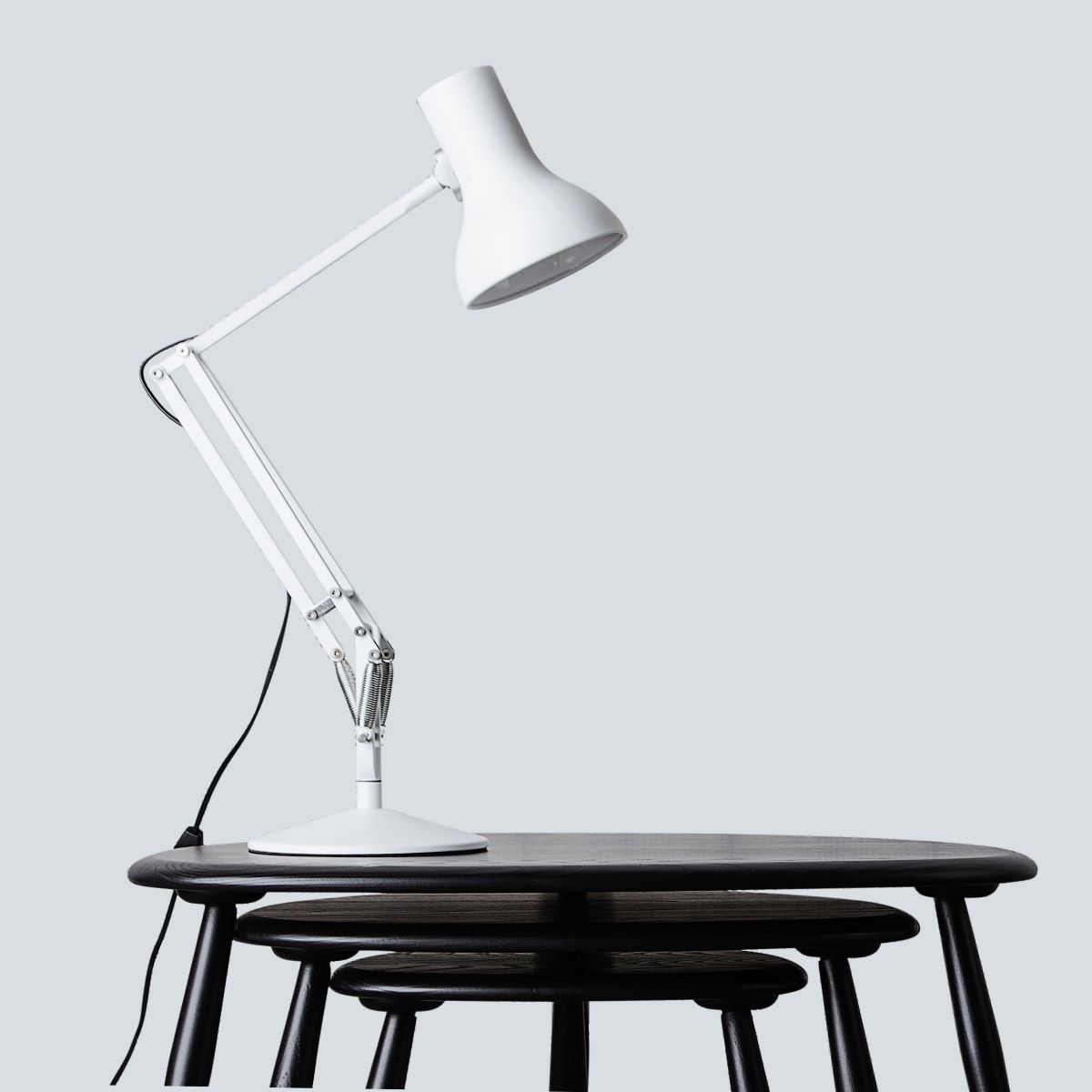https://bo.alinhadavizinha.com/FileUploads/produtos/iluminacao/candeeiros-de-mesa/32622_type-75-mini-desk-lamp_branco_6.jpg