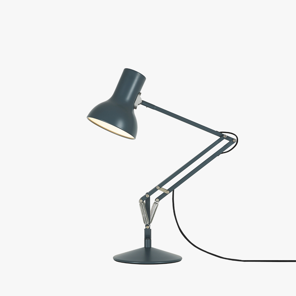 https://bo.alinhadavizinha.com/FileUploads/produtos/iluminacao/candeeiros-de-mesa/32625_type-75-mini-desk-lamp_cinzento_1.jpg