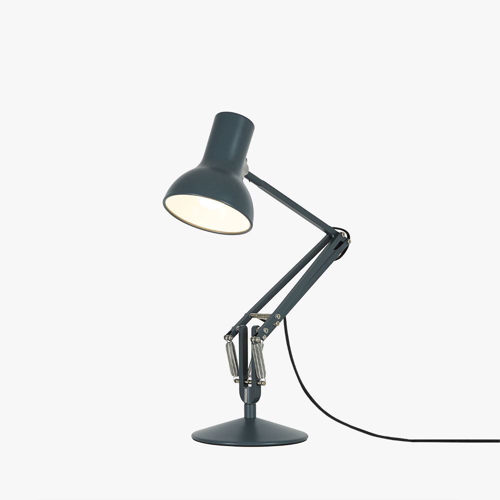 https://bo.alinhadavizinha.com/FileUploads/produtos/iluminacao/candeeiros-de-mesa/32625_type-75-mini-desk-lamp_cinzento_2.jpg