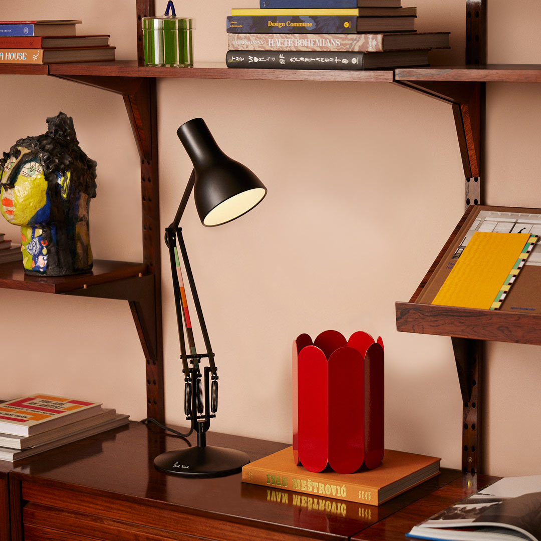 https://bo.alinhadavizinha.com/FileUploads/produtos/iluminacao/candeeiros-de-mesa/33166_type-75-desk-lamp-paul-smith_edition-five_4.jpg