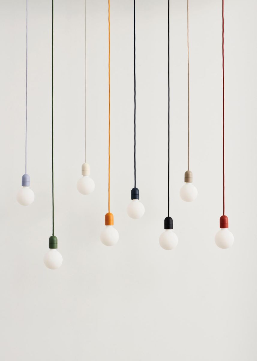 https://bo.alinhadavizinha.com/FileUploads/produtos/iluminacao/candeeiros-de-teto/ae063_d485_common-pendant-cord-set_creme_03_gvfio55q.jpg