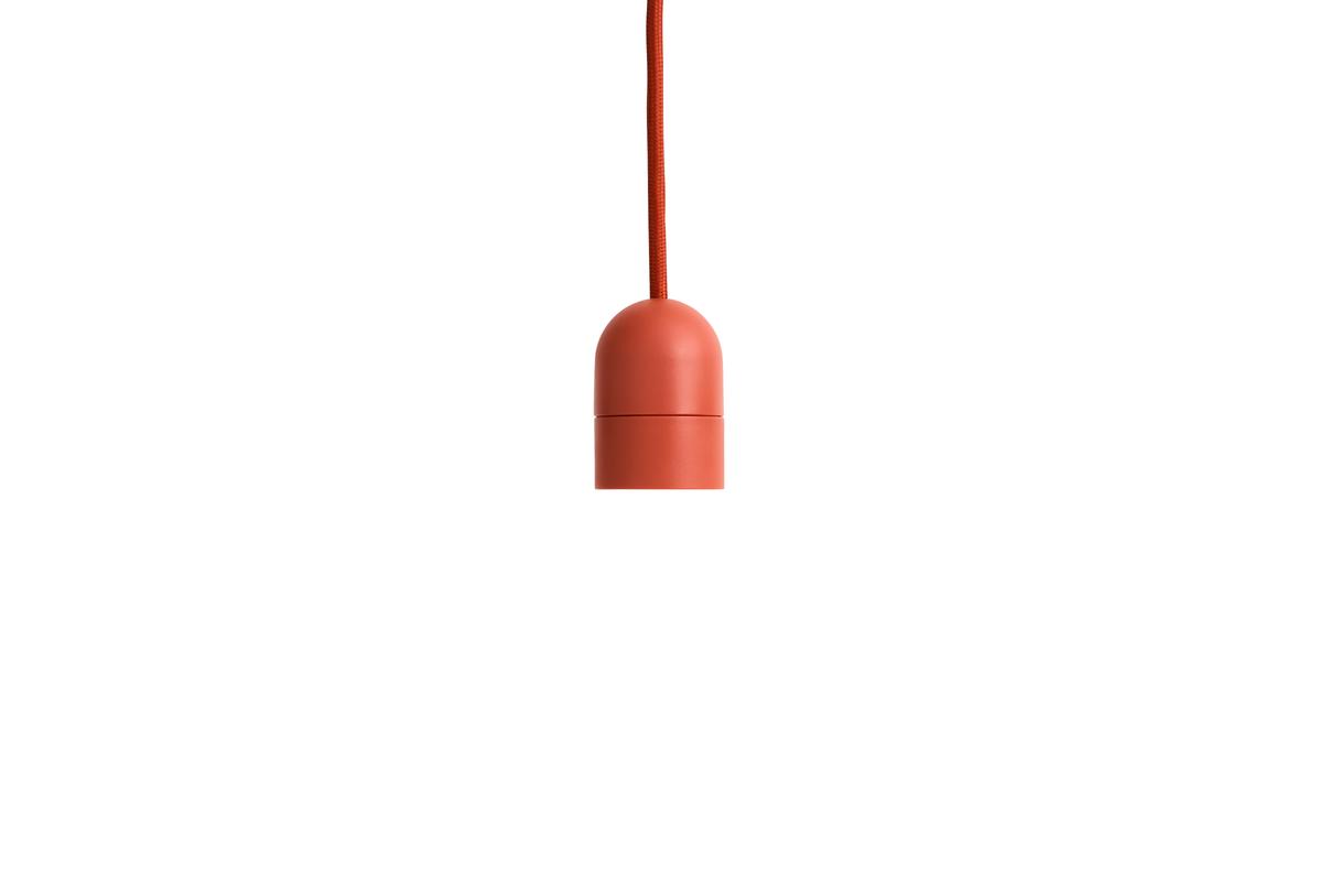 https://bo.alinhadavizinha.com/FileUploads/produtos/iluminacao/candeeiros-de-teto/ae063_d487_common-pendant-cord-set_vermelho-tijolo_02.jpg