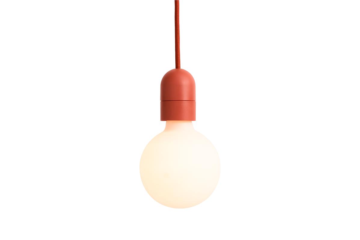 https://bo.alinhadavizinha.com/FileUploads/produtos/iluminacao/candeeiros-de-teto/ae063_d487_common-pendant-cord-set_vermelho-tijolo_03.jpg