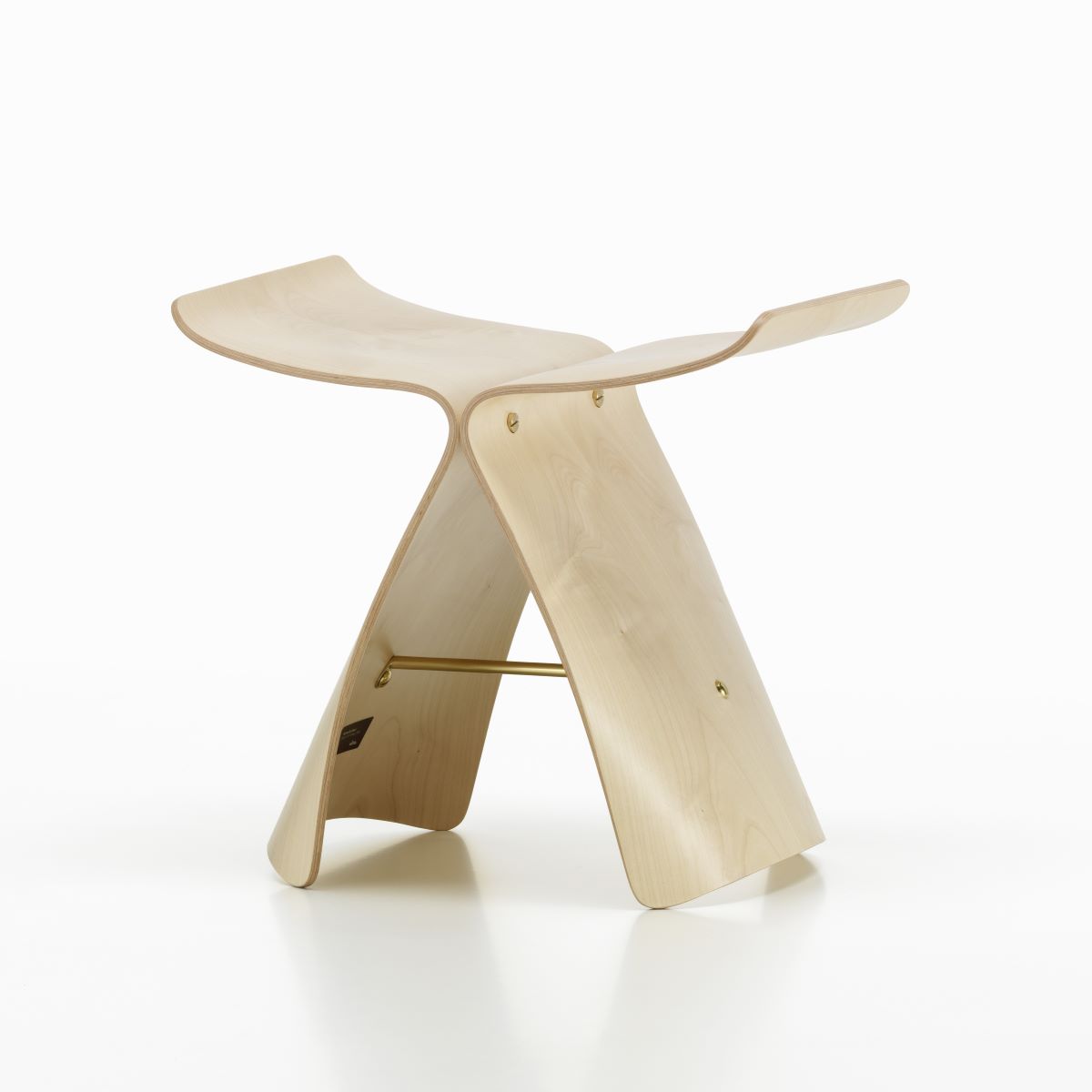 https://bo.alinhadavizinha.com/FileUploads/produtos/mobiliario/bancos-e-poufs/201_370_01_butterfly-stool_bordo_1.jpg