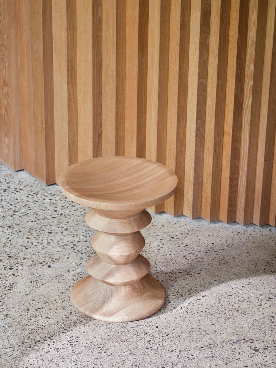 https://bo.alinhadavizinha.com/FileUploads/produtos/mobiliario/bancos-e-poufs/412_355_02_stools_natural_modelo-a_02.jpg