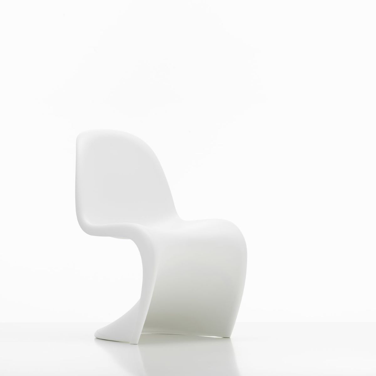 https://bo.alinhadavizinha.com/FileUploads/produtos/mobiliario/cadeiras/210_196_04_panton-junior_branco_1.jpg
