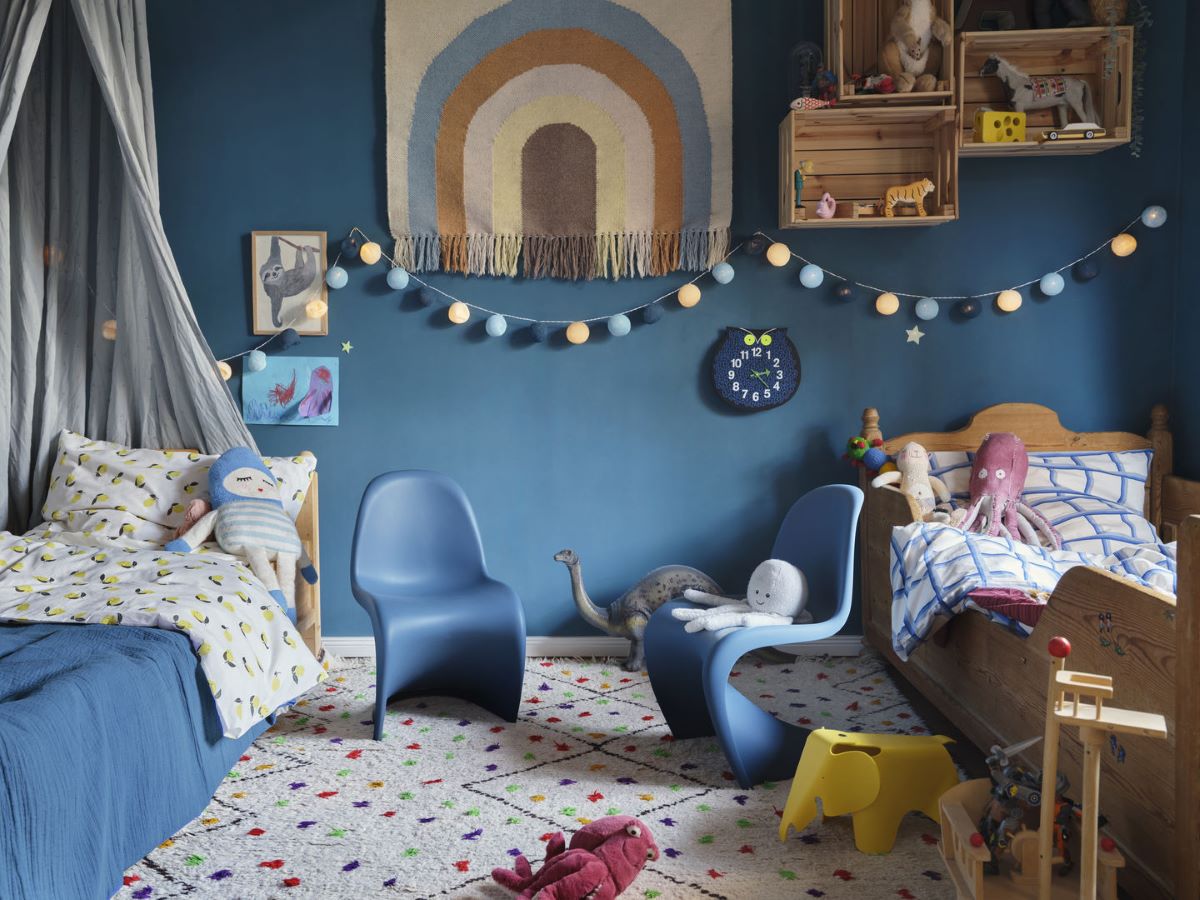 https://bo.alinhadavizinha.com/FileUploads/produtos/mobiliario/cadeiras/210_196_06_panton-junior_azul-escuro_3.jpg
