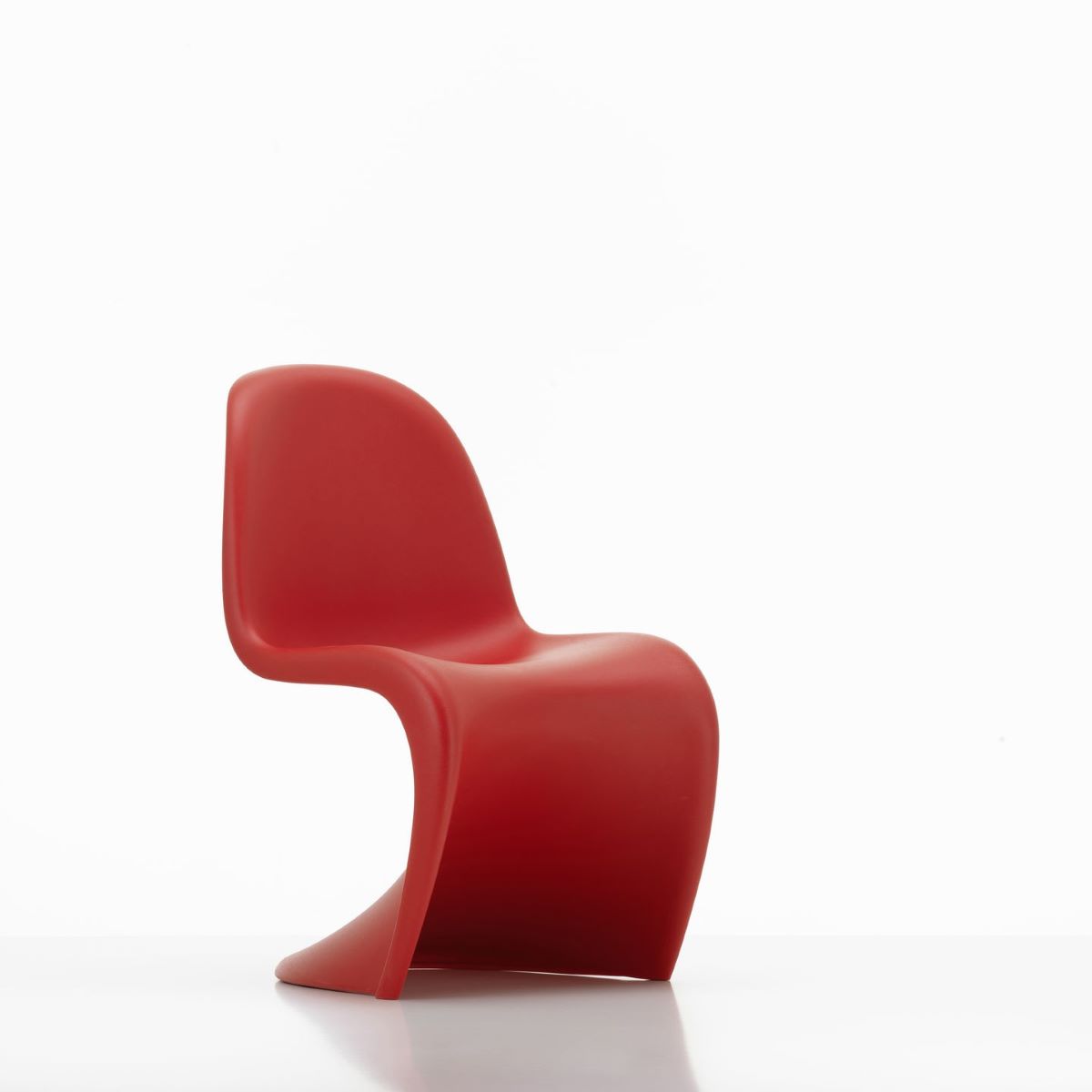 https://bo.alinhadavizinha.com/FileUploads/produtos/mobiliario/cadeiras/210_196_18_panton-junior_vermelho_1.jpg