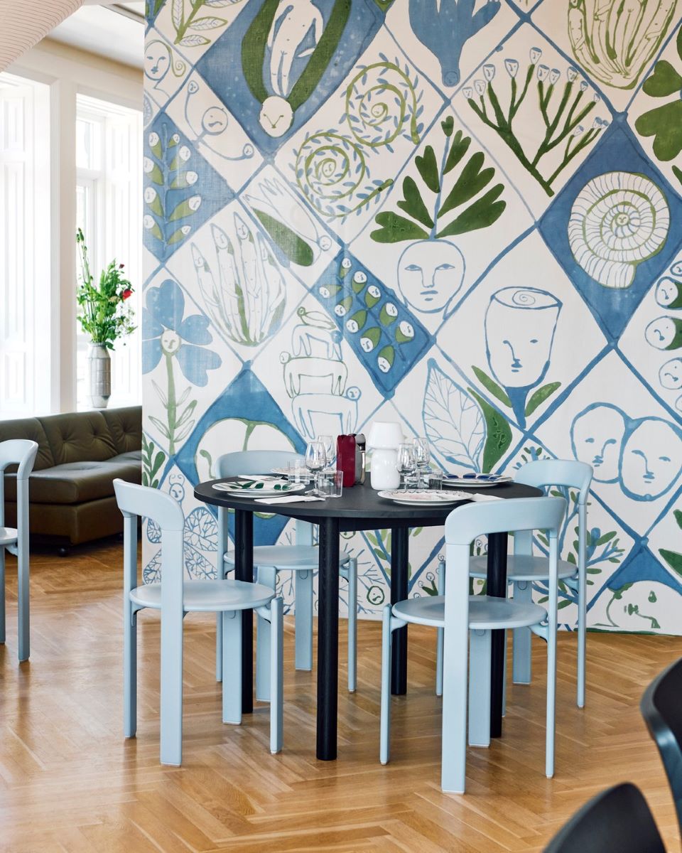 https://bo.alinhadavizinha.com/FileUploads/produtos/mobiliario/cadeiras/ab793_b592_aa51_01uf_rey-chair_azul-cinza_02.jpg