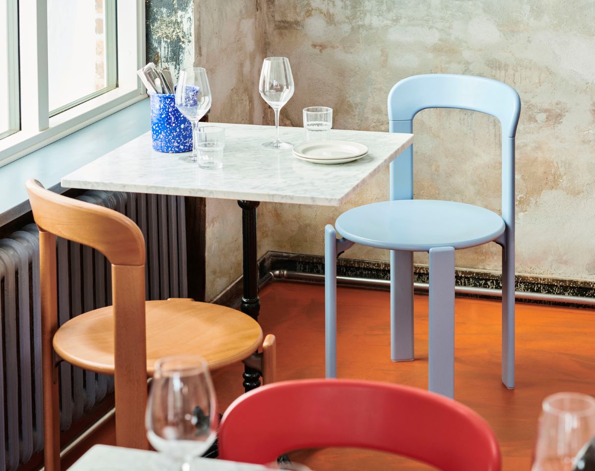 https://bo.alinhadavizinha.com/FileUploads/produtos/mobiliario/cadeiras/ab793_b592_aa51_01uf_rey-chair_azul-cinza_03.jpg