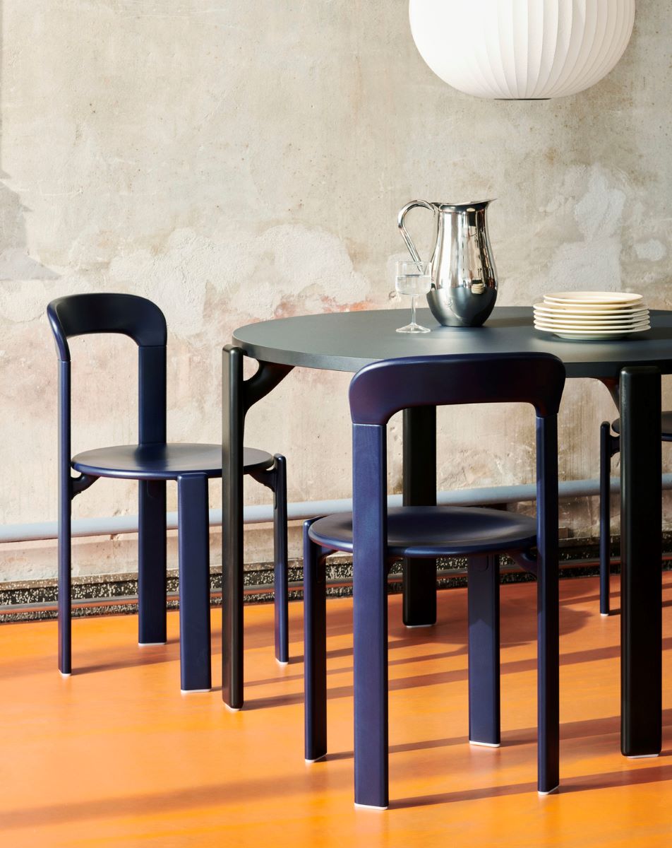 https://bo.alinhadavizinha.com/FileUploads/produtos/mobiliario/cadeiras/ab793_b598_aa51_01uf_rey-chair_azul-escuro_02.jpg