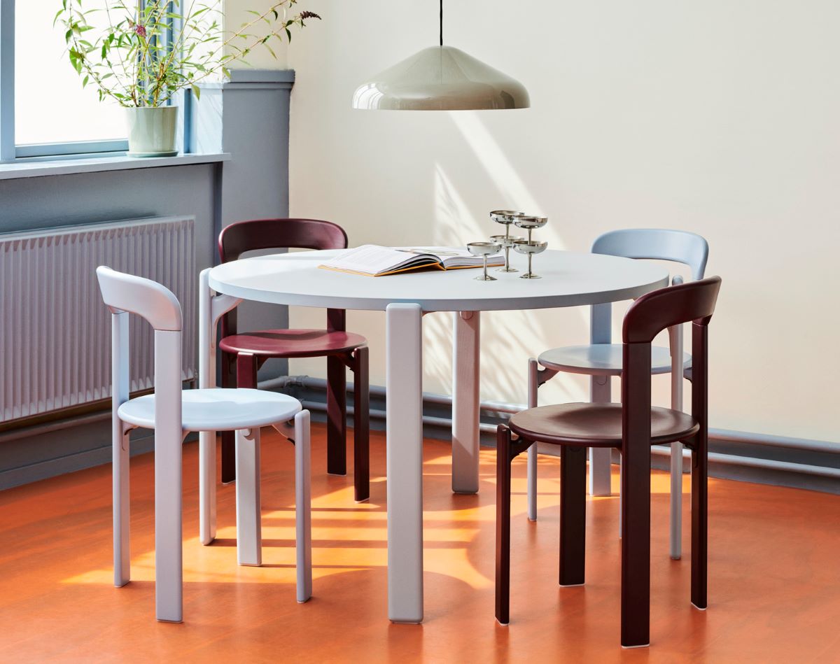 https://bo.alinhadavizinha.com/FileUploads/produtos/mobiliario/cadeiras/ab793_b613_aa51_01uf_rey-chair_bordeoux_03.jpg