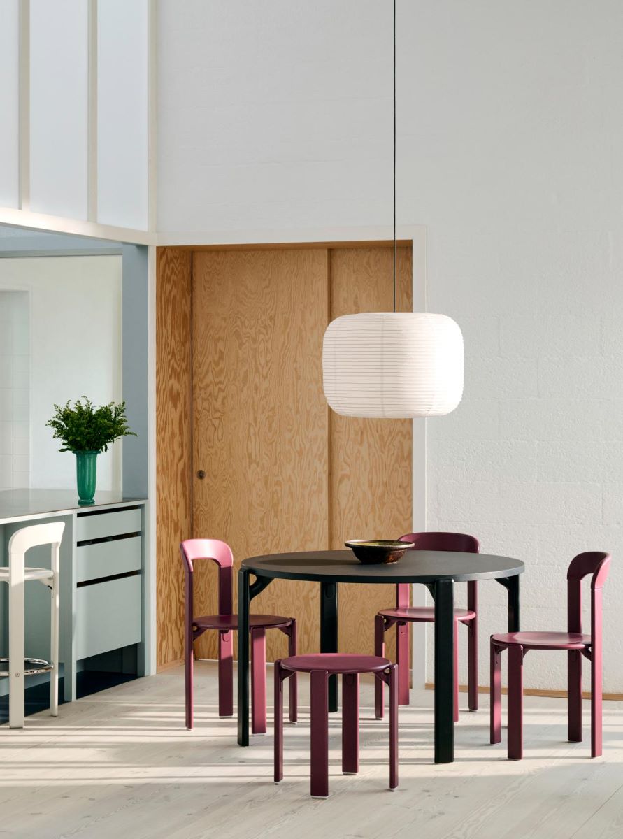 https://bo.alinhadavizinha.com/FileUploads/produtos/mobiliario/cadeiras/ab793_b613_aa51_01uf_rey-chair_bordeoux_05.jpg
