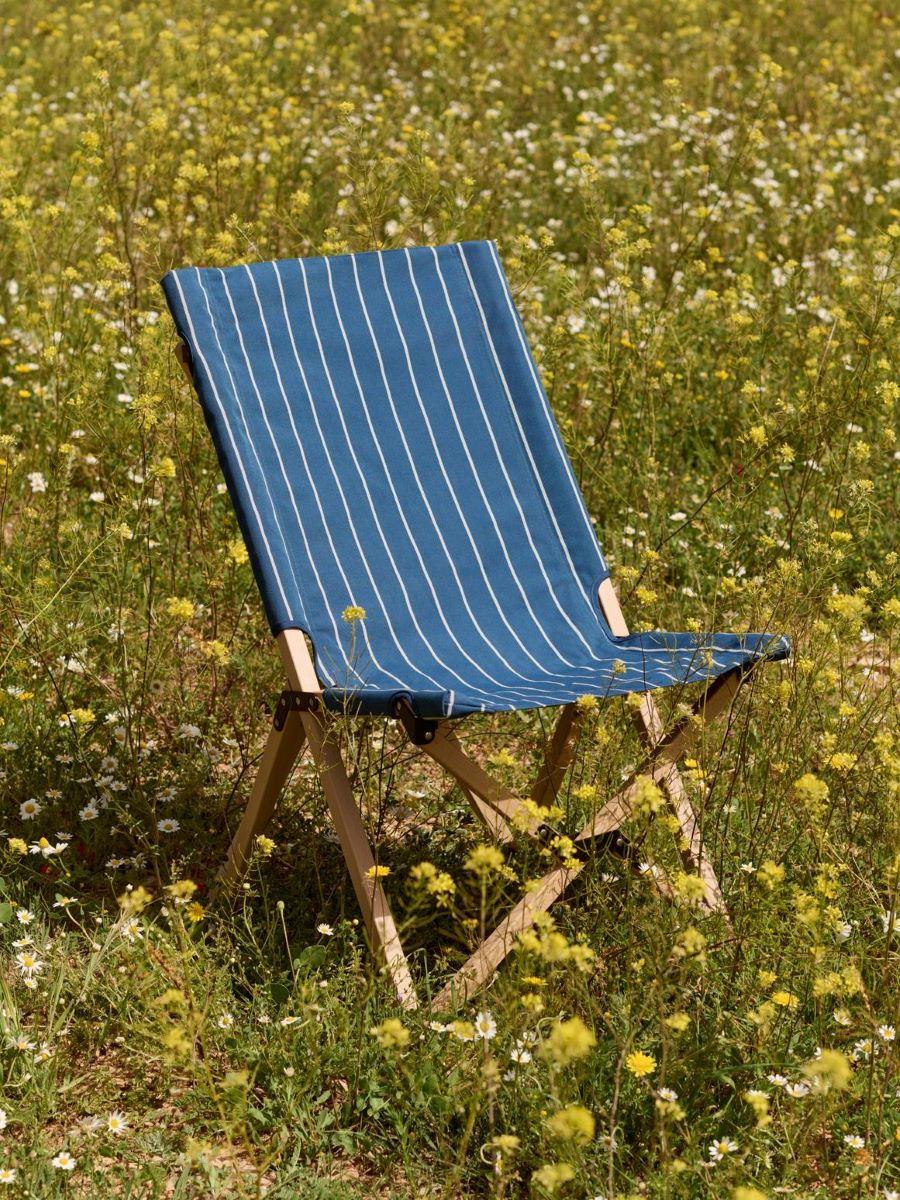 https://bo.alinhadavizinha.com/FileUploads/produtos/mobiliario/exterior/ae974_e865_outdoor-market-folding-chair_azul_07.jpg