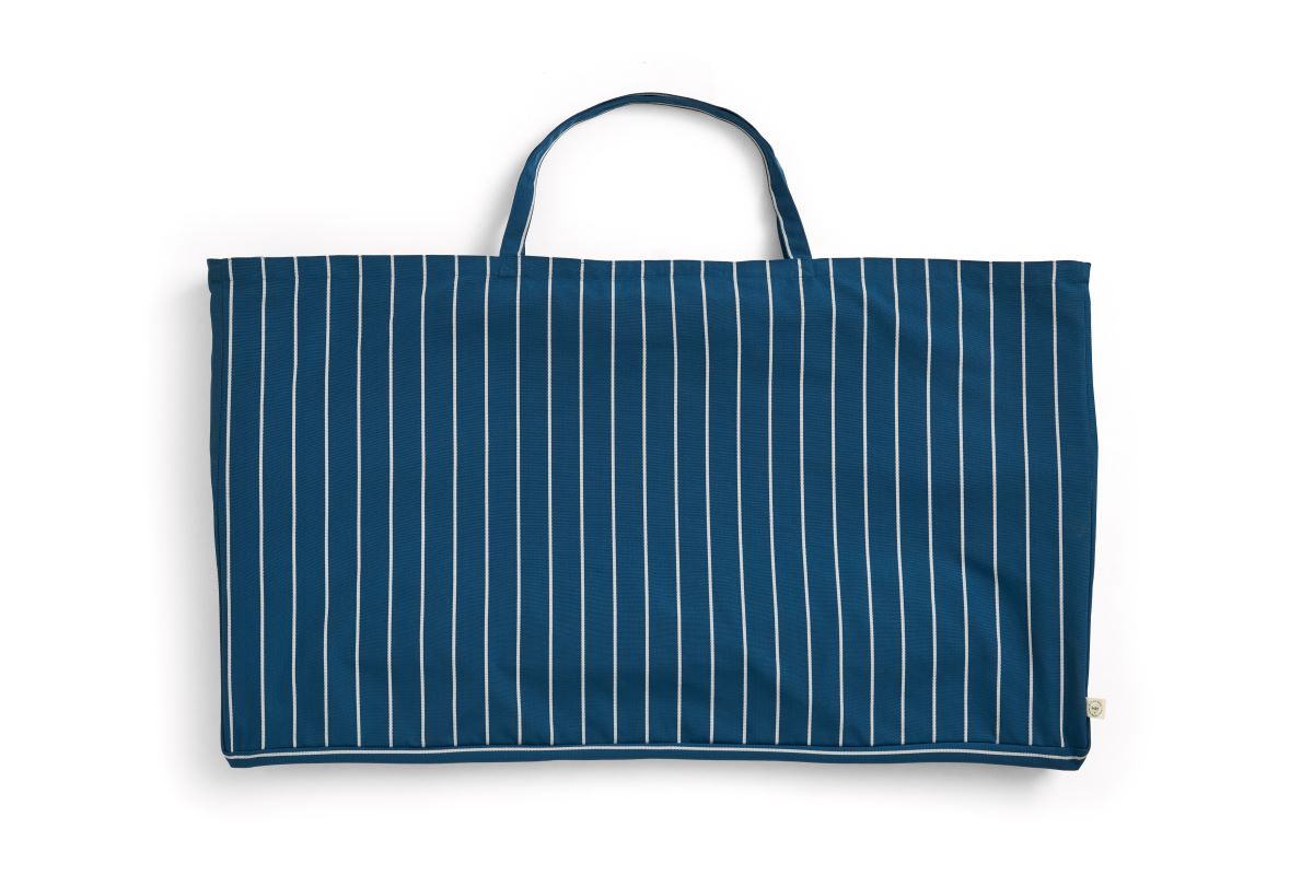 https://bo.alinhadavizinha.com/FileUploads/produtos/mobiliario/exterior/ae975_e865_outdoor-market-folding-sofa_azul_03.jpg