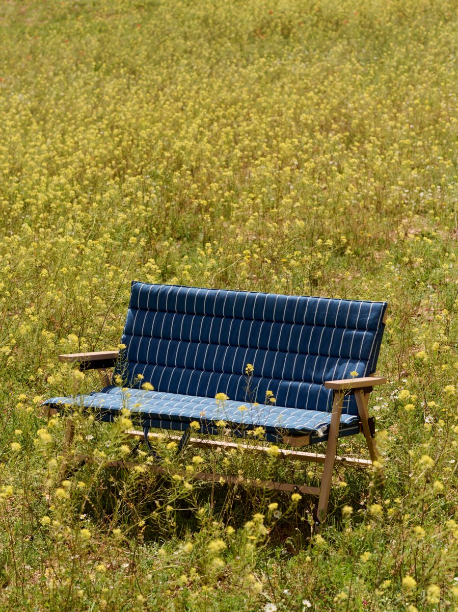 https://bo.alinhadavizinha.com/FileUploads/produtos/mobiliario/exterior/ae975_e865_outdoor-market-folding-sofa_azul_07.jpg