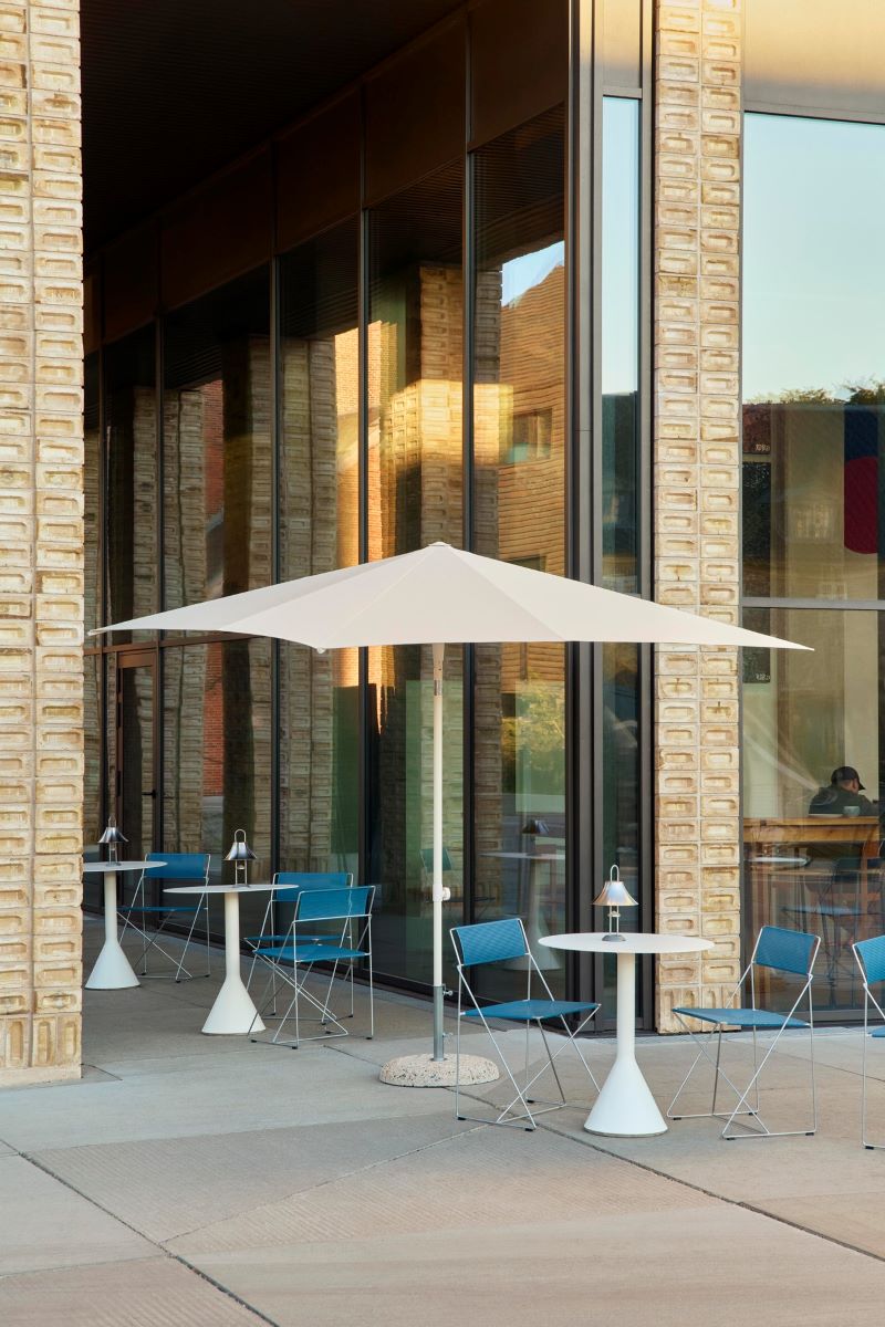 https://bo.alinhadavizinha.com/FileUploads/produtos/mobiliario/exterior/af578_f622_au93_terrazza-parasol-square_cinza_04.jpg