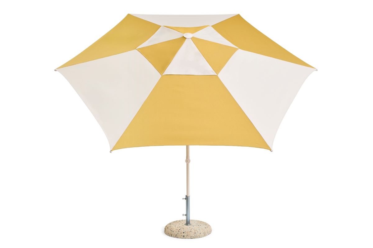 https://bo.alinhadavizinha.com/FileUploads/produtos/mobiliario/exterior/af578_f623_au94_terrazza-parasol-hexagon_ocre_02.jpg