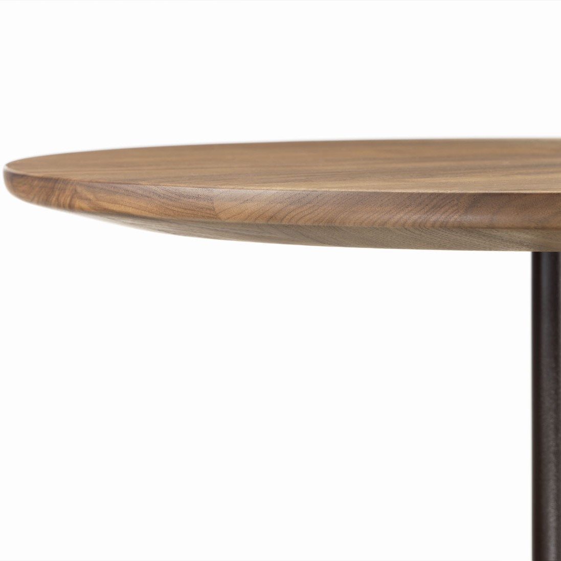 https://bo.alinhadavizinha.com/FileUploads/produtos/mobiliario/mesas/210_515_23_occasional-low-table_35_nogueira-oleado_3.jpg