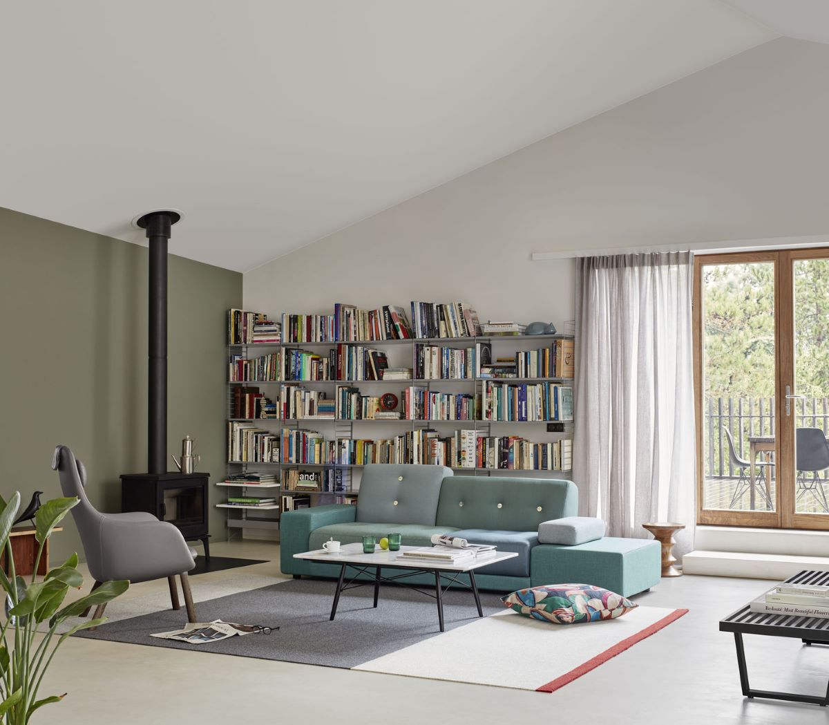 https://bo.alinhadavizinha.com/FileUploads/produtos/mobiliario/mesas/210_520_21_eames-coffee-table_square_marmore-branco-e-freixo-preto_3.jpg