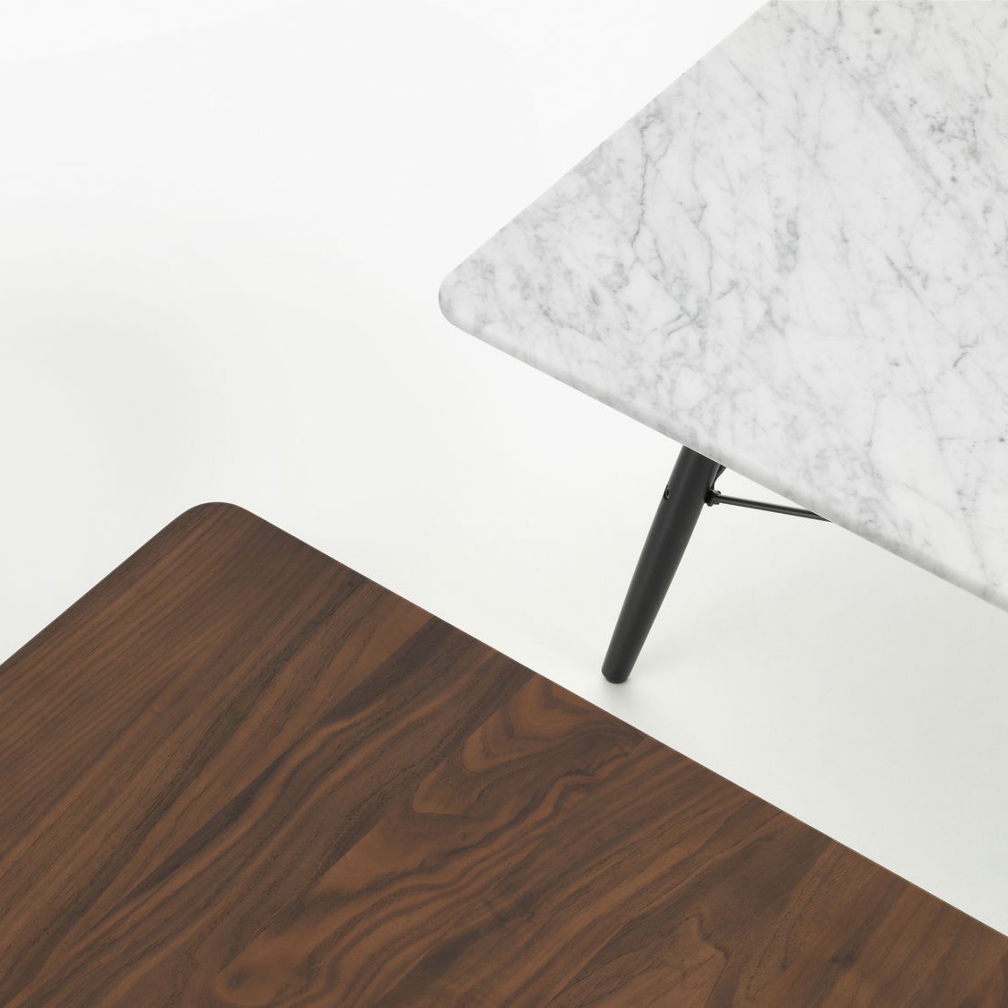 https://bo.alinhadavizinha.com/FileUploads/produtos/mobiliario/mesas/210_521_31_eames-coffee-table_rectangular_nogueira-oleada-e-freixo-preto_3.jpg