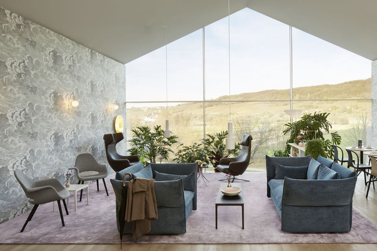 https://bo.alinhadavizinha.com/FileUploads/produtos/mobiliario/mesas/210_543_33_plate-table_41x113_mdf-preto-e-base-preta_2.jpg