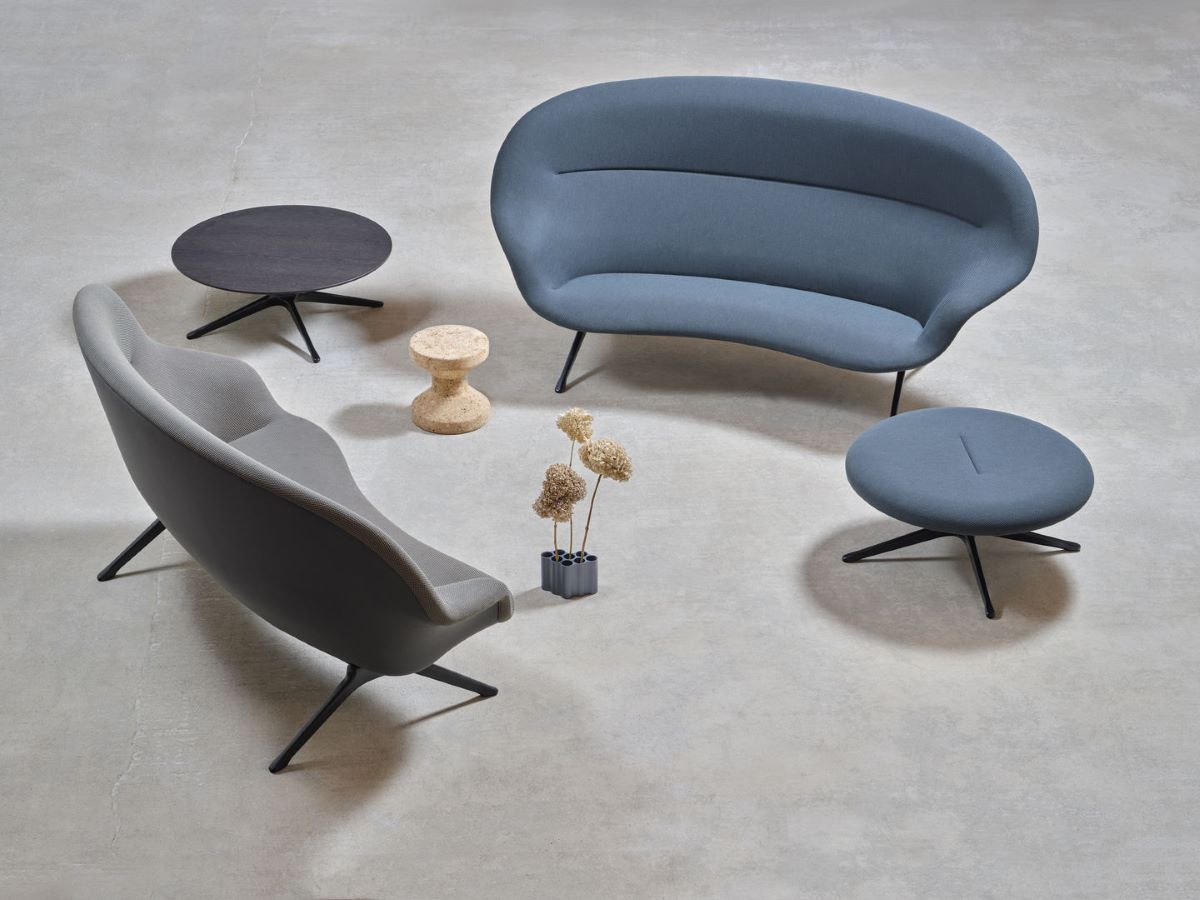 https://bo.alinhadavizinha.com/FileUploads/produtos/mobiliario/mesas/210_743_12_c1s04_abalon-table_carvalho-escuro-envernizado-e-base-preta_3.jpg
