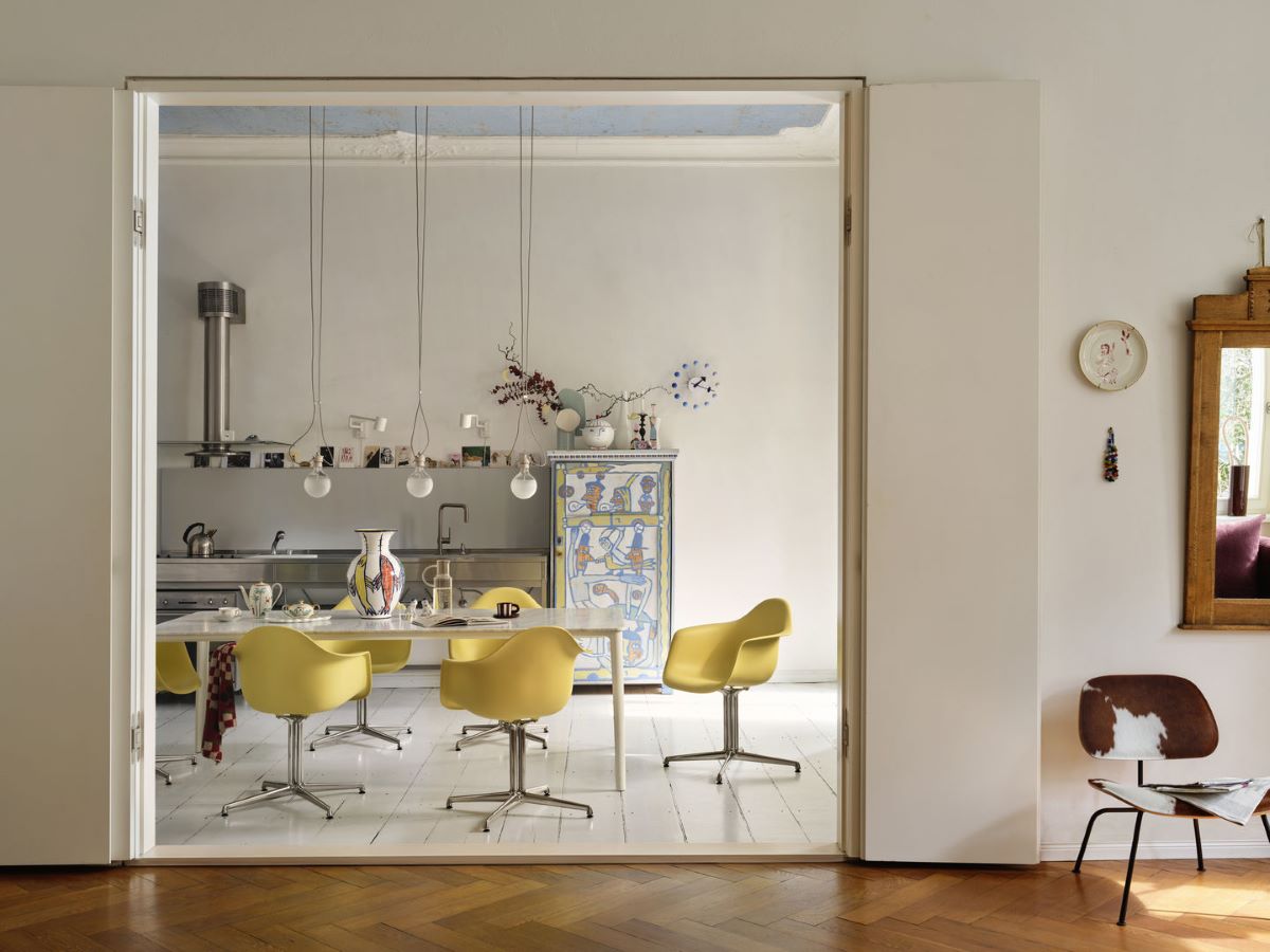 https://bo.alinhadavizinha.com/FileUploads/produtos/mobiliario/mesas/212_055_50_04_plate-dining-table_l_marmore-carrara-e-base-branca_2.jpg