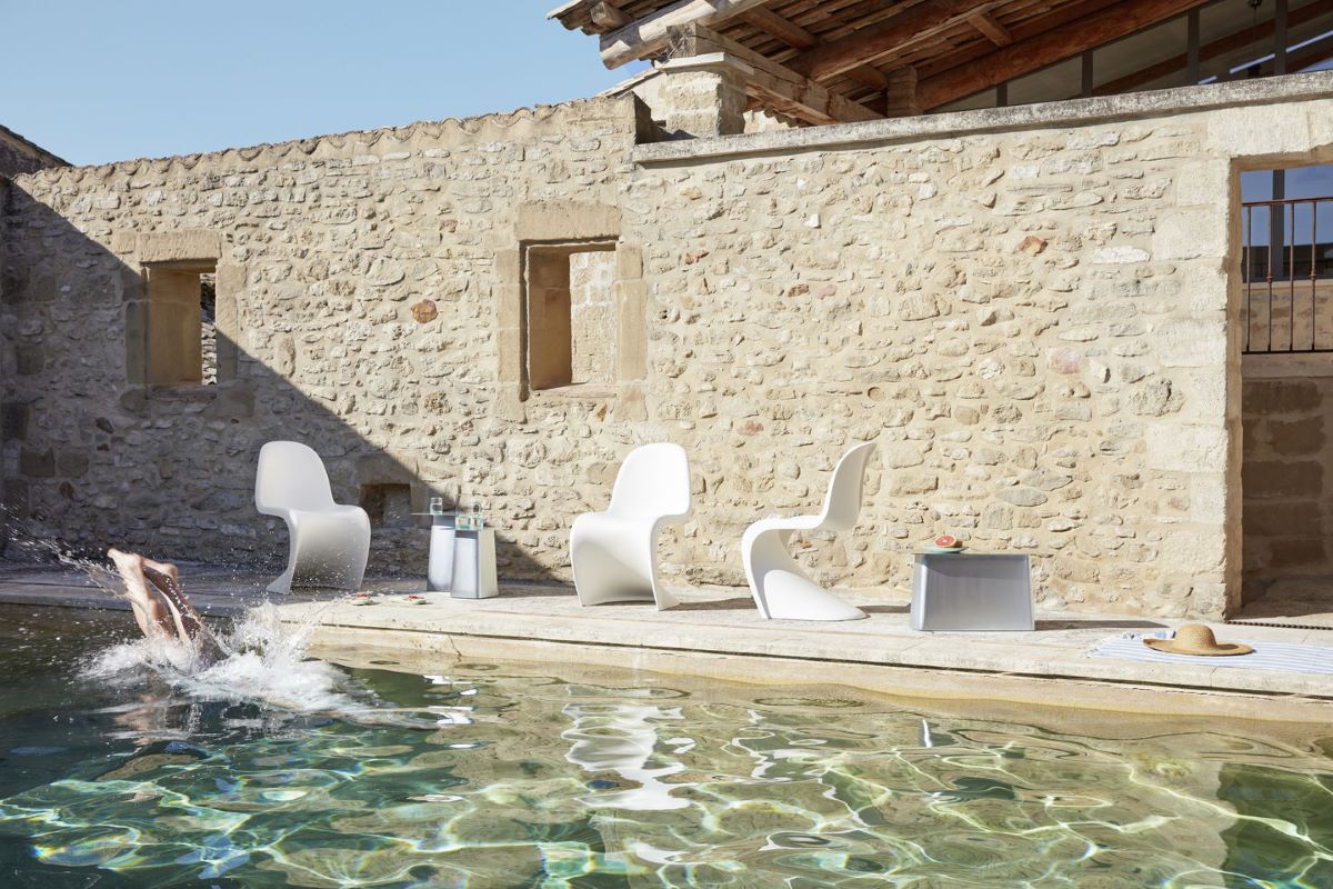 https://bo.alinhadavizinha.com/FileUploads/produtos/mobiliario/mesas/215_121_01_metal-side-table-outdoor_s_polido_2.jpg