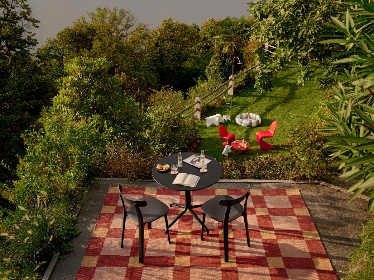 https://bo.alinhadavizinha.com/FileUploads/produtos/mobiliario/mesas/443_025_1230_belleville-table-outdoor-796_preto_3.jpg