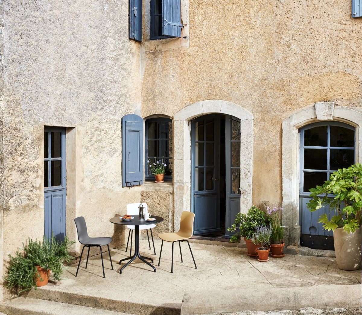 https://bo.alinhadavizinha.com/FileUploads/produtos/mobiliario/mesas/443_025_1230_belleville-table-outdoor-796_preto_4.jpg