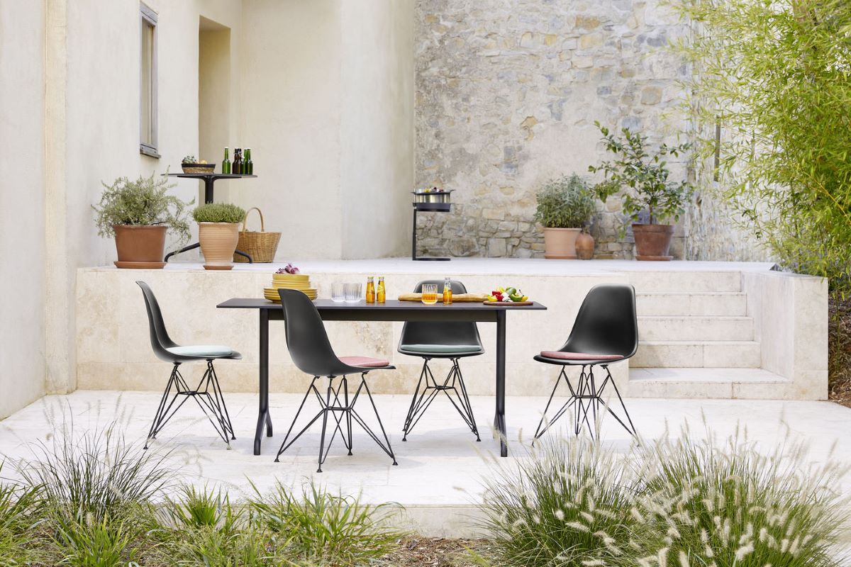 https://bo.alinhadavizinha.com/FileUploads/produtos/mobiliario/mesas/443_029_1230_belleville-table-outdoor-rectangular_preto_3.jpg