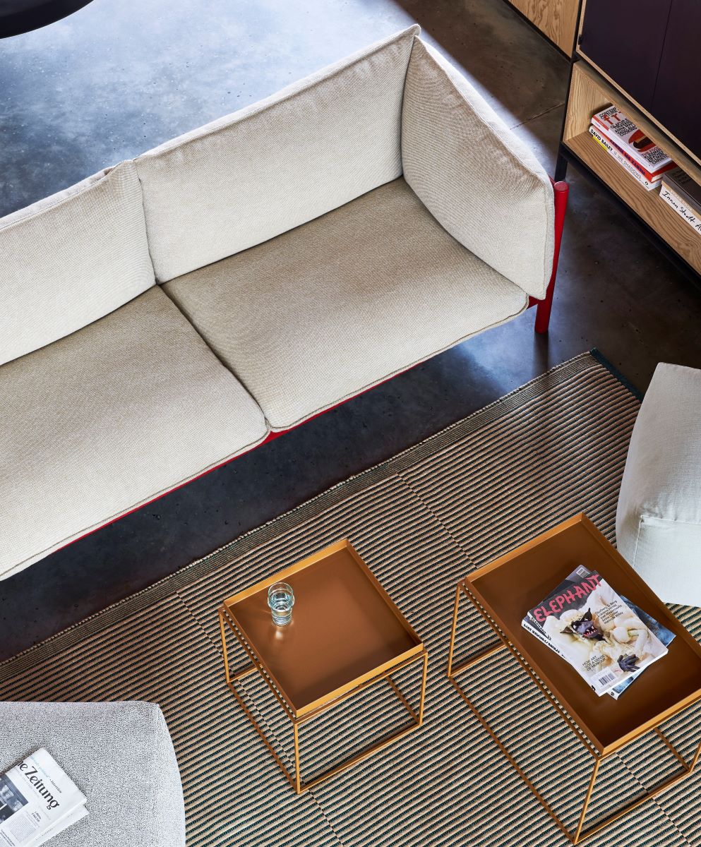 https://bo.alinhadavizinha.com/FileUploads/produtos/mobiliario/mesas/aa685_a360_aa84_tray-table_m_toffee_04.jpg
