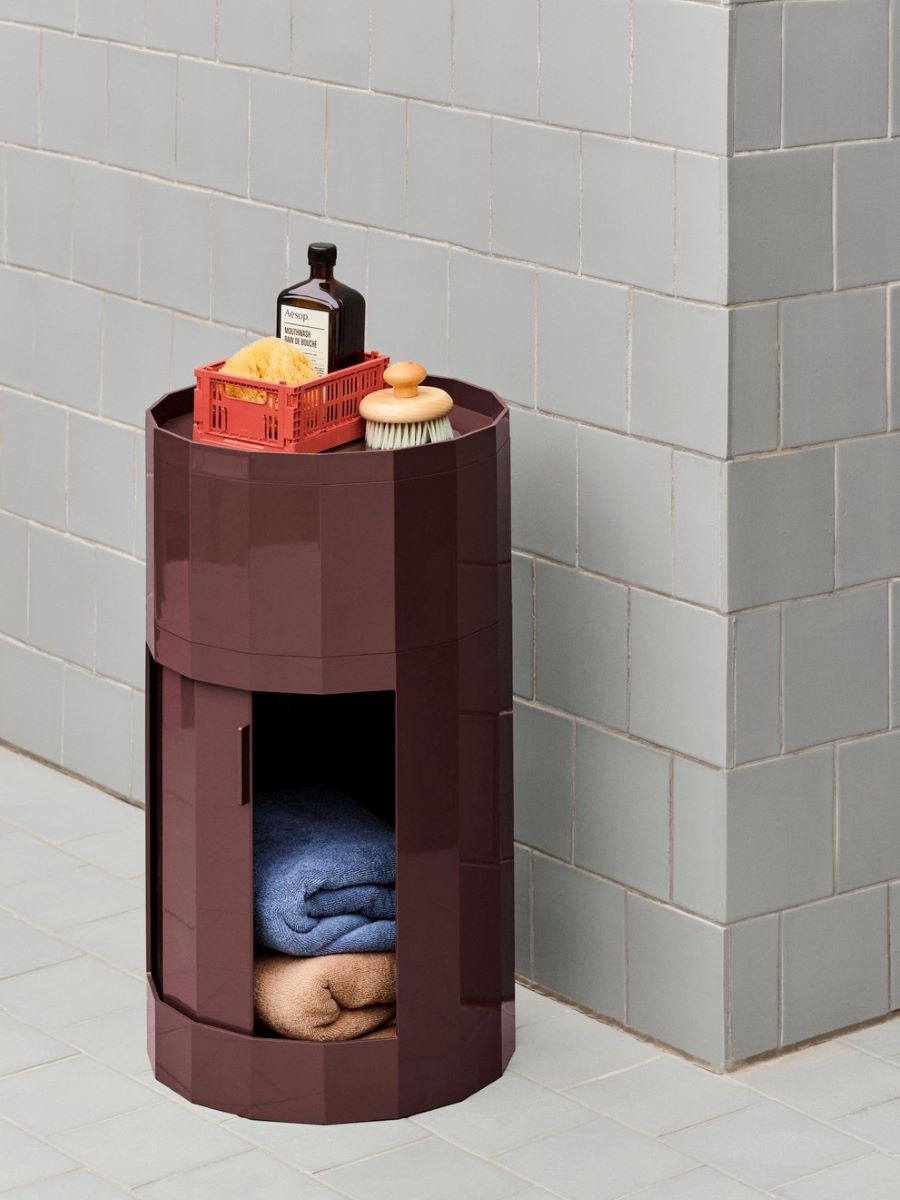 https://bo.alinhadavizinha.com/FileUploads/produtos/mobiliario/mesas/ae442_f408_facet-cabinet_high_bordo_02.jpg